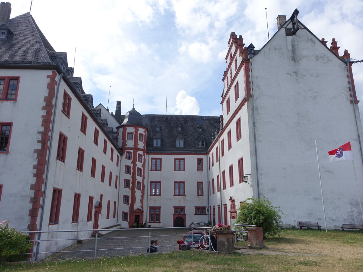 Fischbachtal, Schloss Lichtenberg, im 12. Jahrhundert Burg der Grafen von Katzenelnbogen, ab 1570 Umbau zum  Renaissanceschloss durch Jakob Kesselhut (25.07.2020)