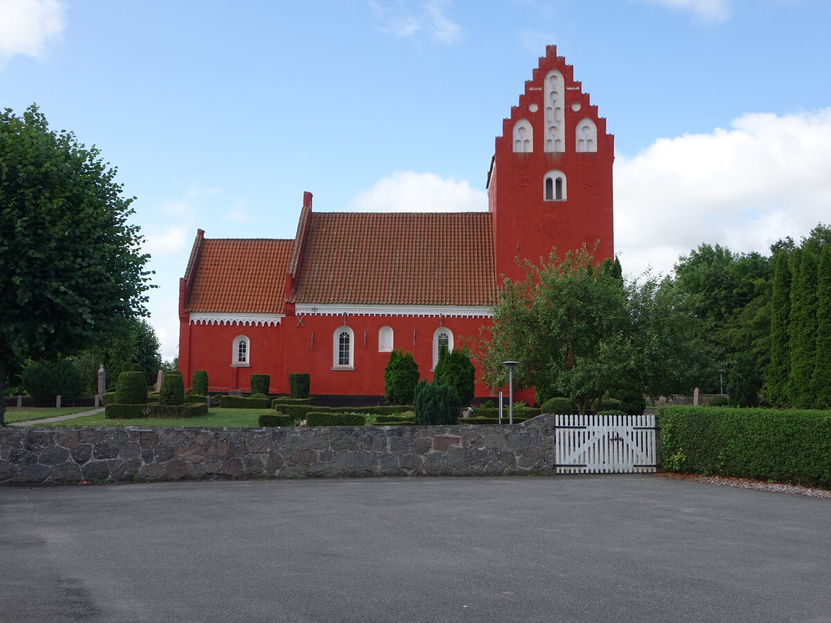 Fjelde, evangelische Dorfkirche, erbaut um 1100, Kirchturm 16. Jahrhundert (18.07.2021)