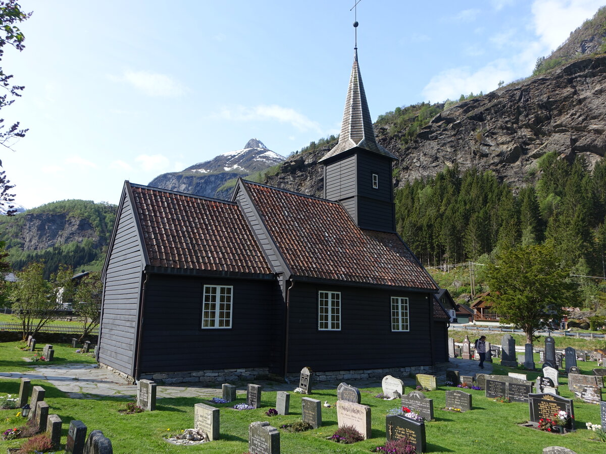 Flam, evangelische Fortun Kirche, braune Holzkirche von 1670 (26.05.2023)