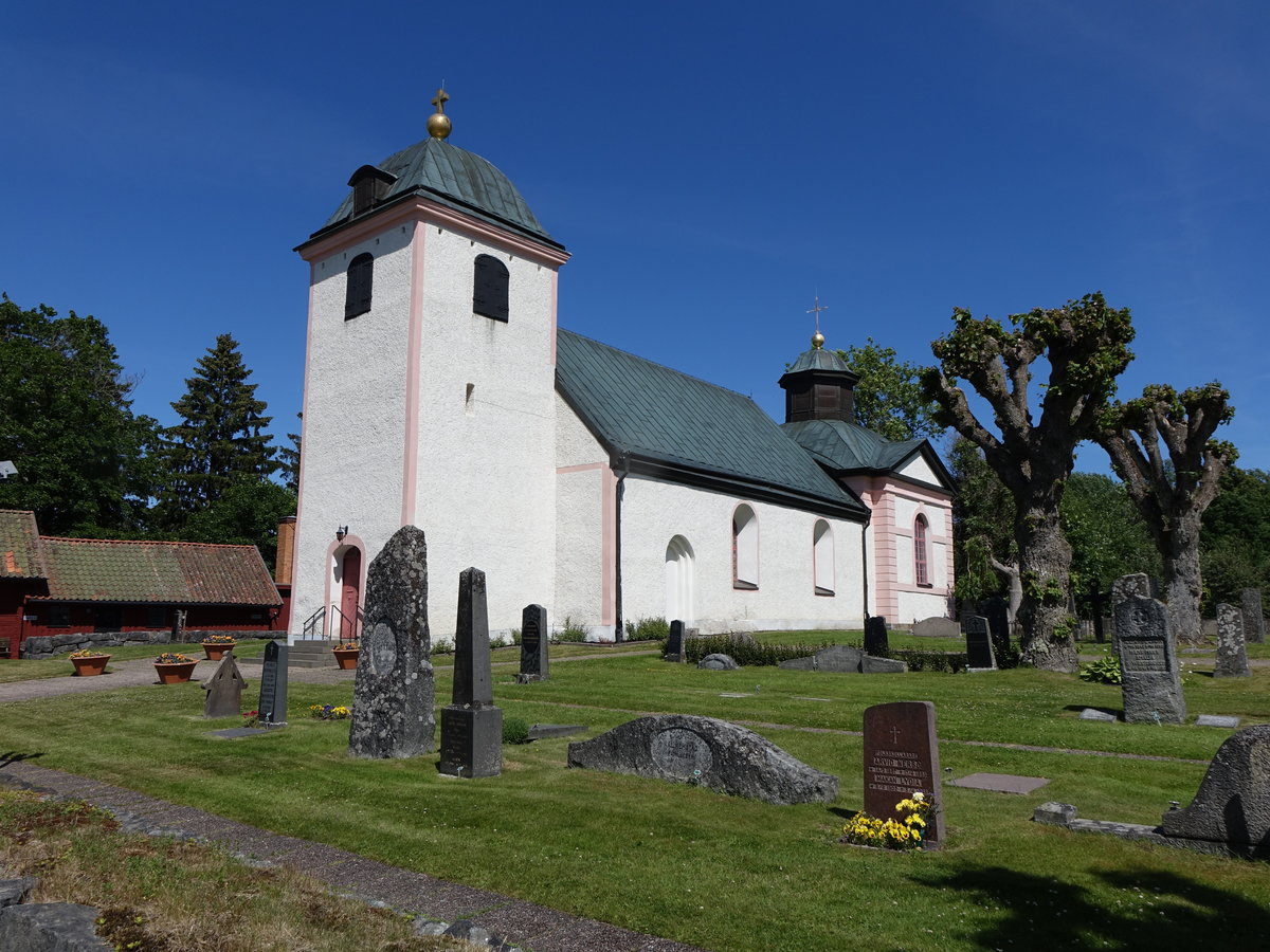 Flens Kyrka, lteste Teile 12. Jahrhundert, Chor von 1664, Sakristei von 1746, Kirchturm von 1795 (14.06.2016)