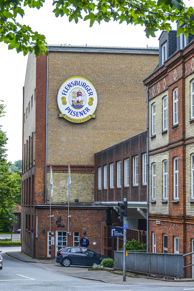 Flensburger Brauerei an der Ecke Munketoft/Schleswiger Strae in Flensburg-Rude. Aufnahme: 18. Juli 2020.