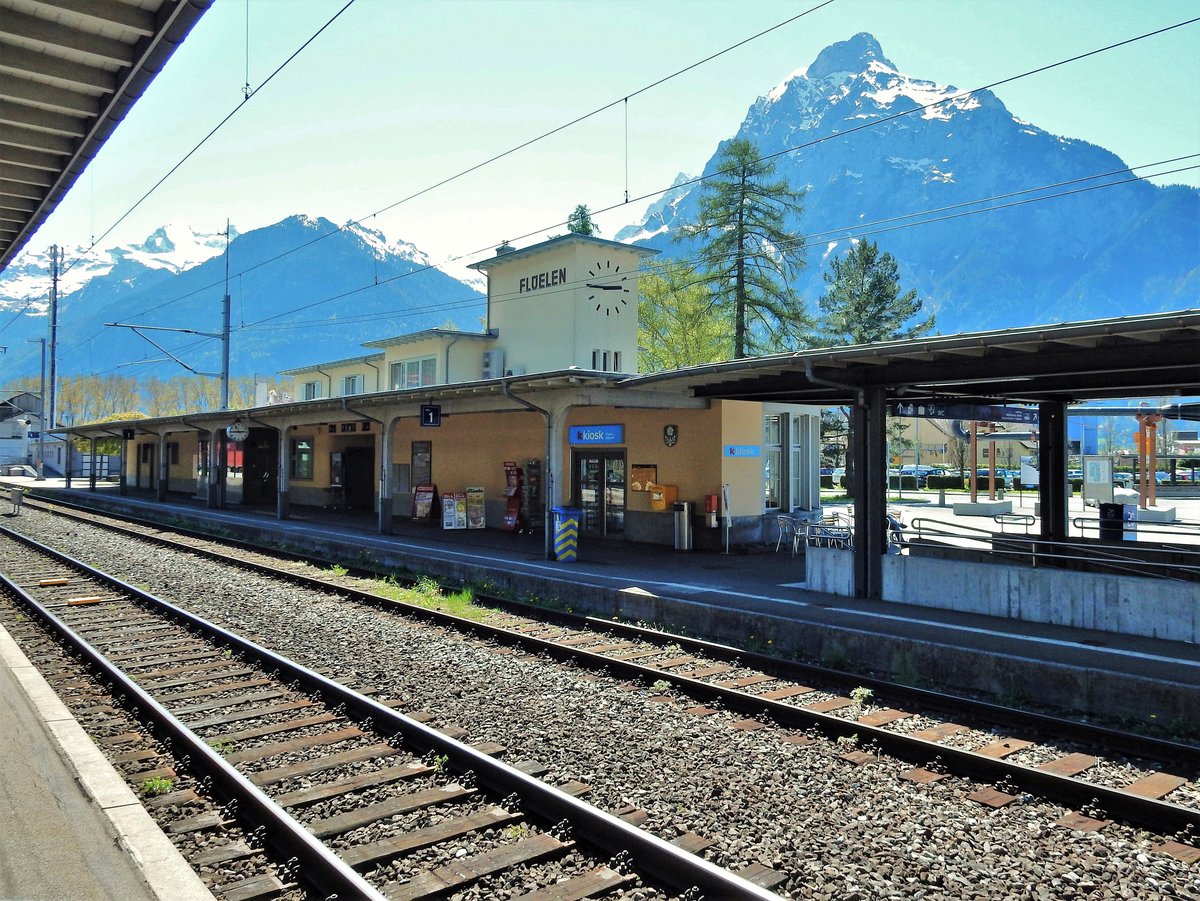 Flüelen, Bahnhof (Baujahr 1944)  - 22.04.2015