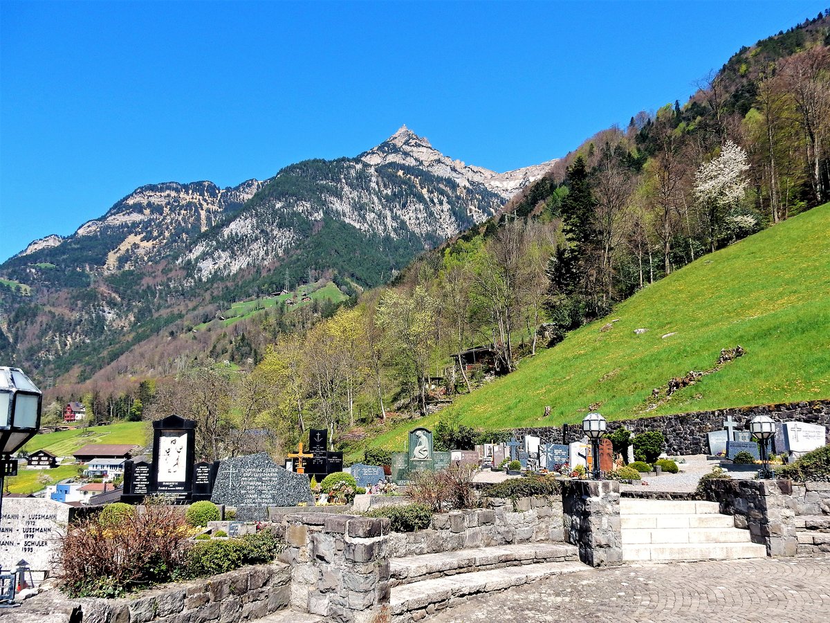 Flelen, Friedhof. Blick in Richtung Rophaien - 22.04.2015