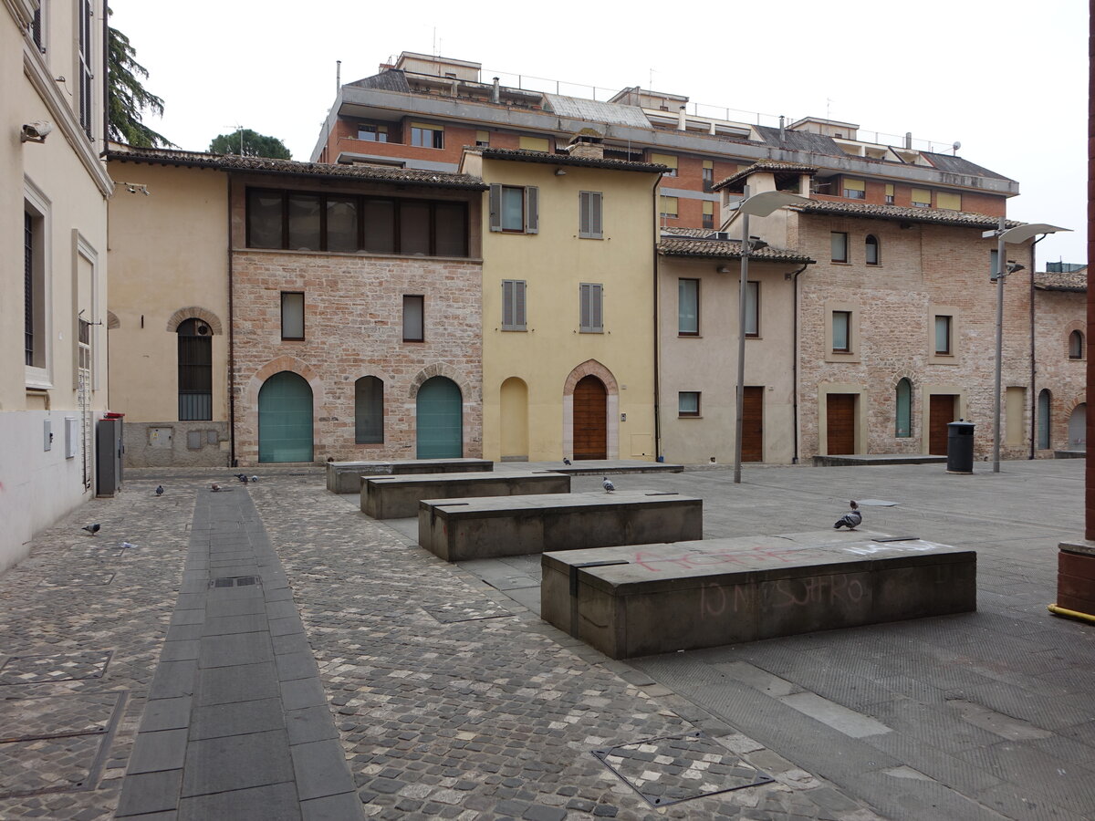 Foligno, Huser an der Piazza Santa Angelo da Foligno (27.03.2022)