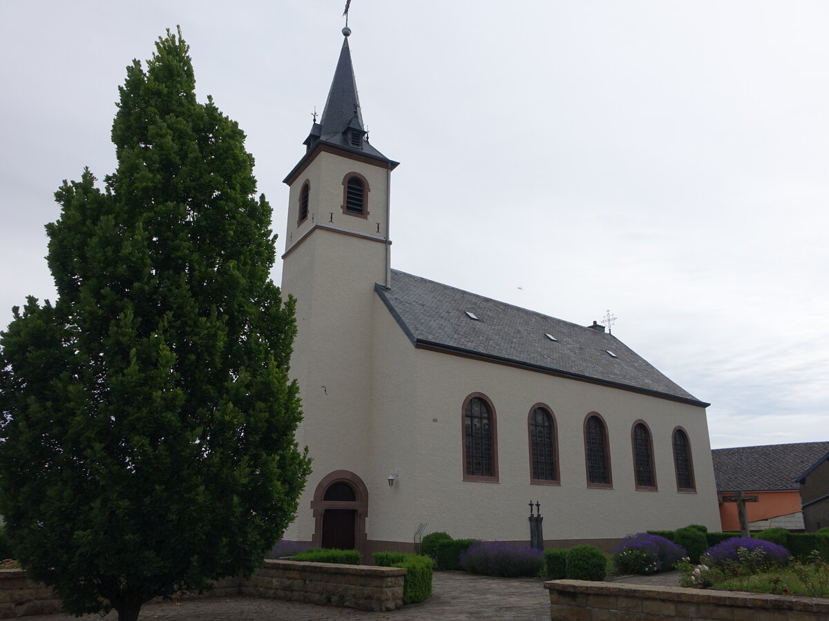 Folscheid, Pfarrkirche Saint-Lambert, erbaut im 17. Jahrhundert (22.06.2022)