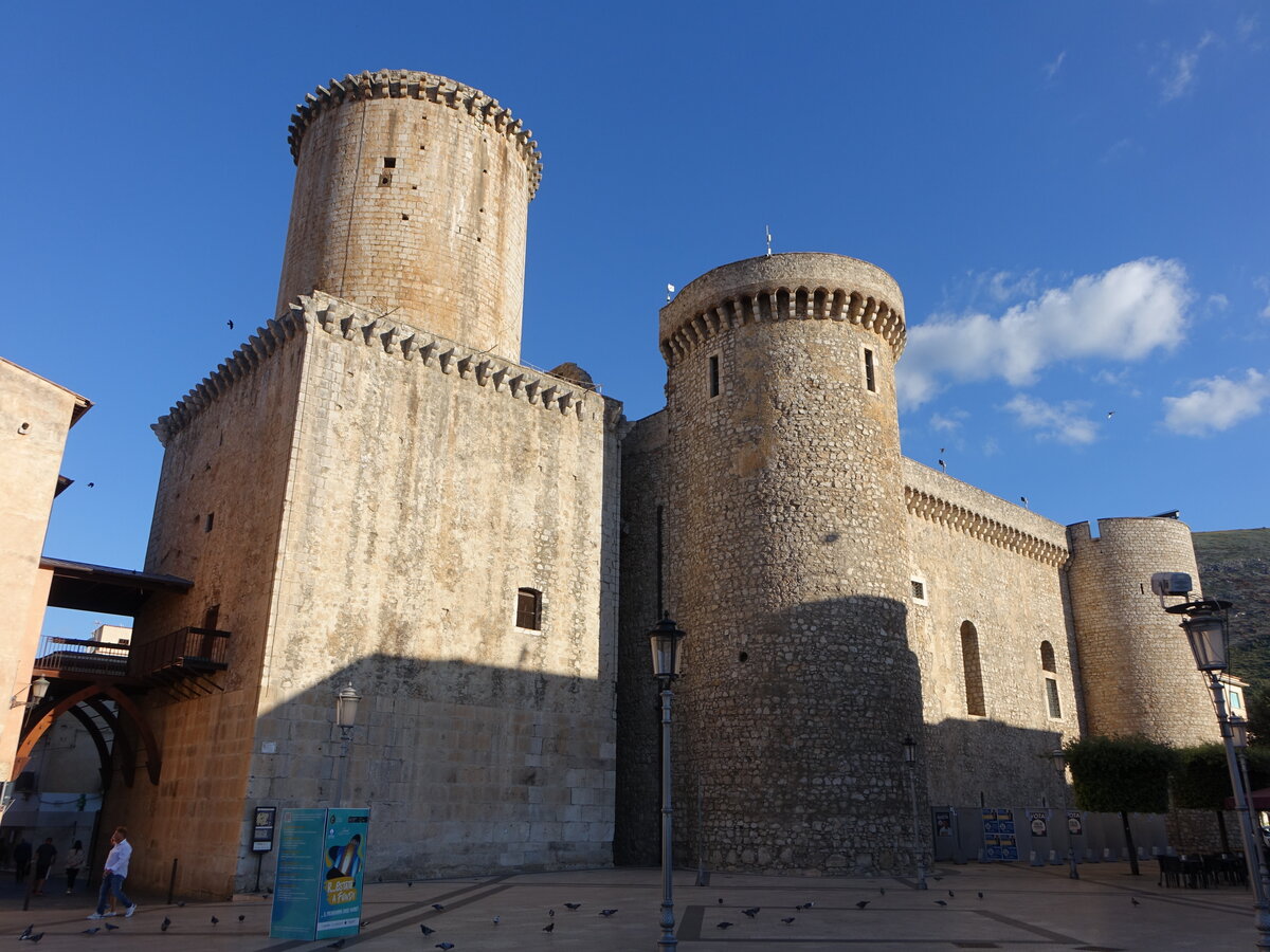 Fondi, Castello Baronale, erbaut im 14. Jahrhundert von Onorato I. Caetani (21.09.2022)