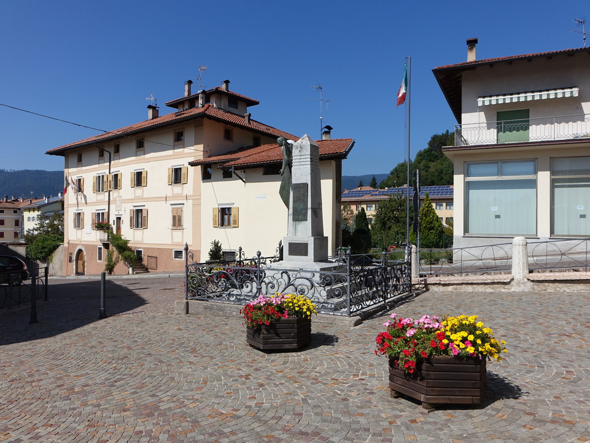 Fondo, Monumento al Caduti in der Via San Martino (15.09.2019)