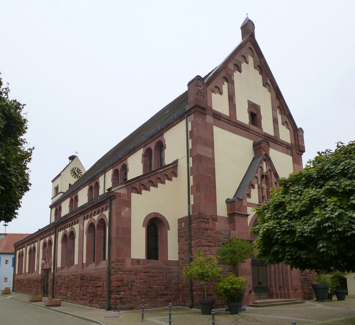 Forchheim, die Kirche St.Johannes Baptista, 1906-07 im neuromanischen Stil erbaut, Sept.2017