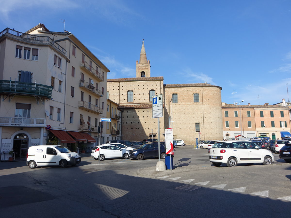 Forli, Karmeliterkirche am Corso Giuseppe Mazzini, erbaut bis 1735 vom Architekten Merenda, Kampanile von 1498 (20.09.2019)