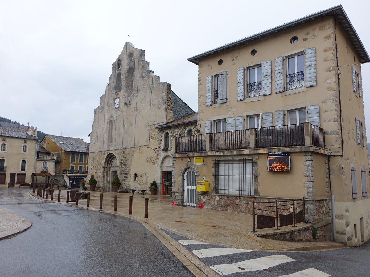 Formigures, Kirche St. Nativite Notre Dame und Rathaus (30.09.2017)