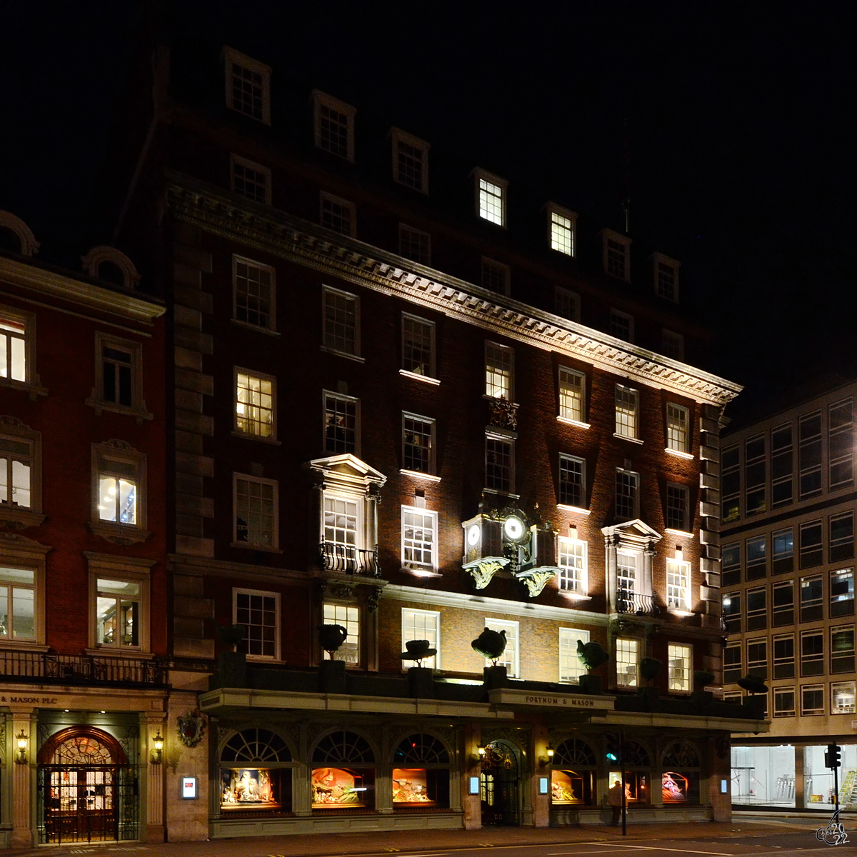Fortnum & Mason ist ein 1707 gegrndetes Kaufhaus in London. (September 2013)