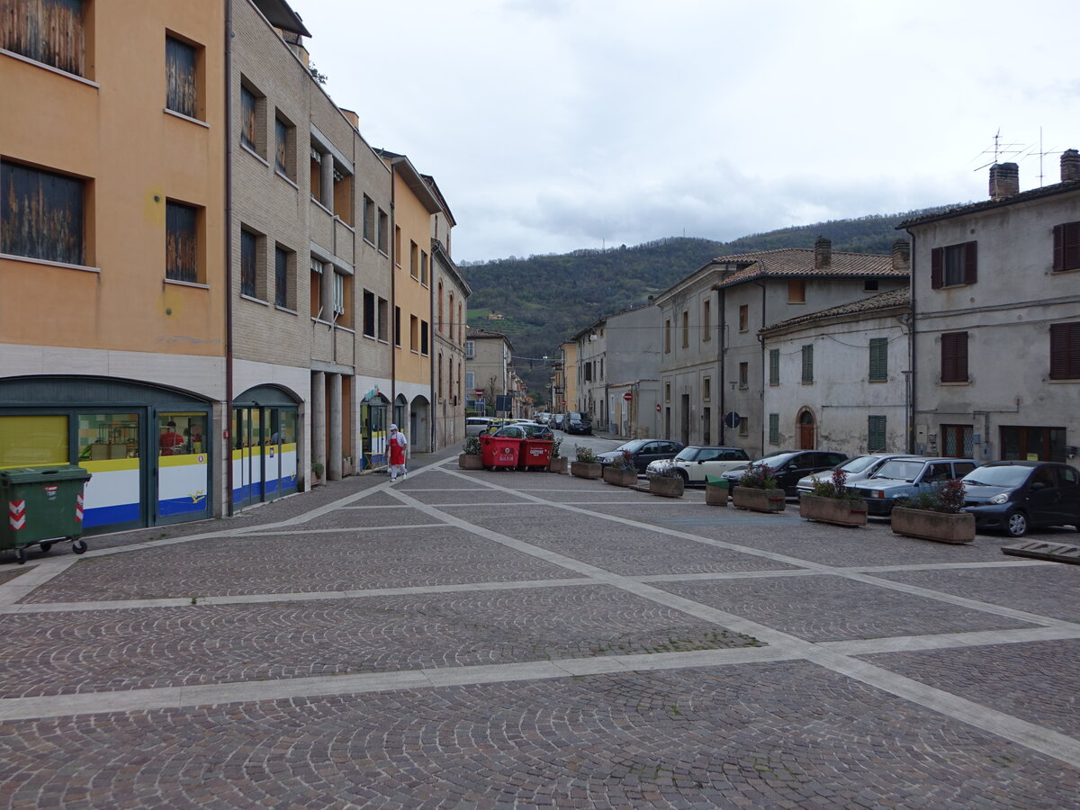 Fossombrone, Huser in der Via Umberto I. (01.04.2022)