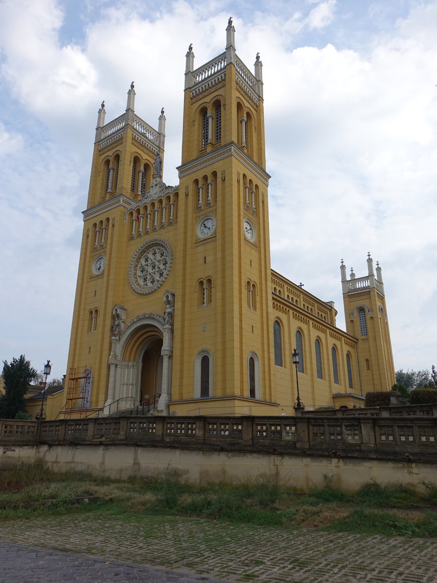 Fot, kath. St. Stephan Kirche, neuromanisch erbaut von 1845 bis 1849 durch den Architekten Miklos Ybl (02.09.2018)
