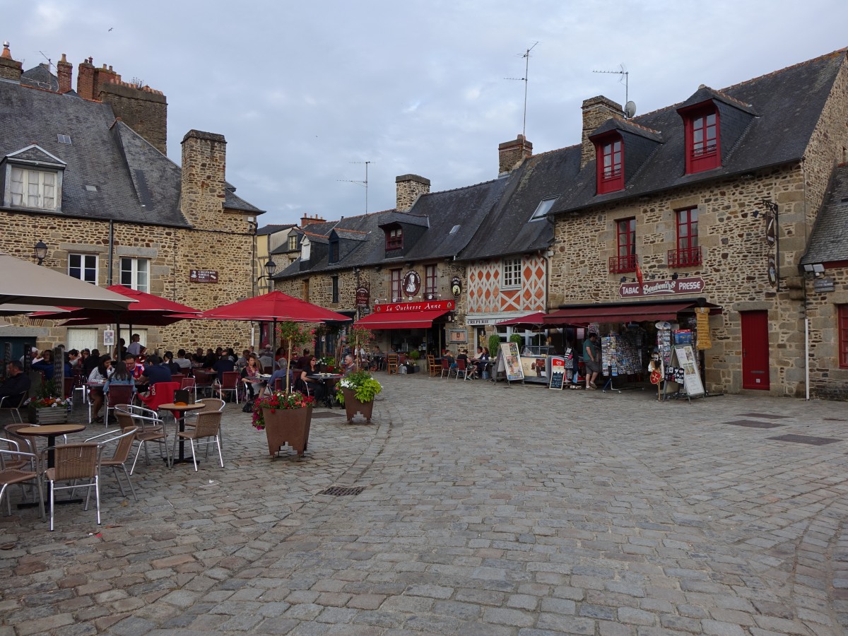 Fougeres, Place Raoul II. (12.07.2015)