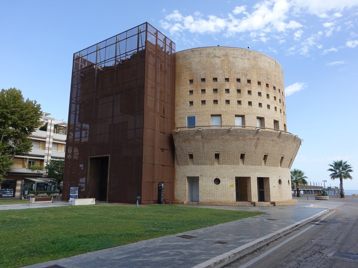 Francavilla al Mare, Palazzo Sirena an der Viale Nettuno, erbaut 1888 (16.09.2022)