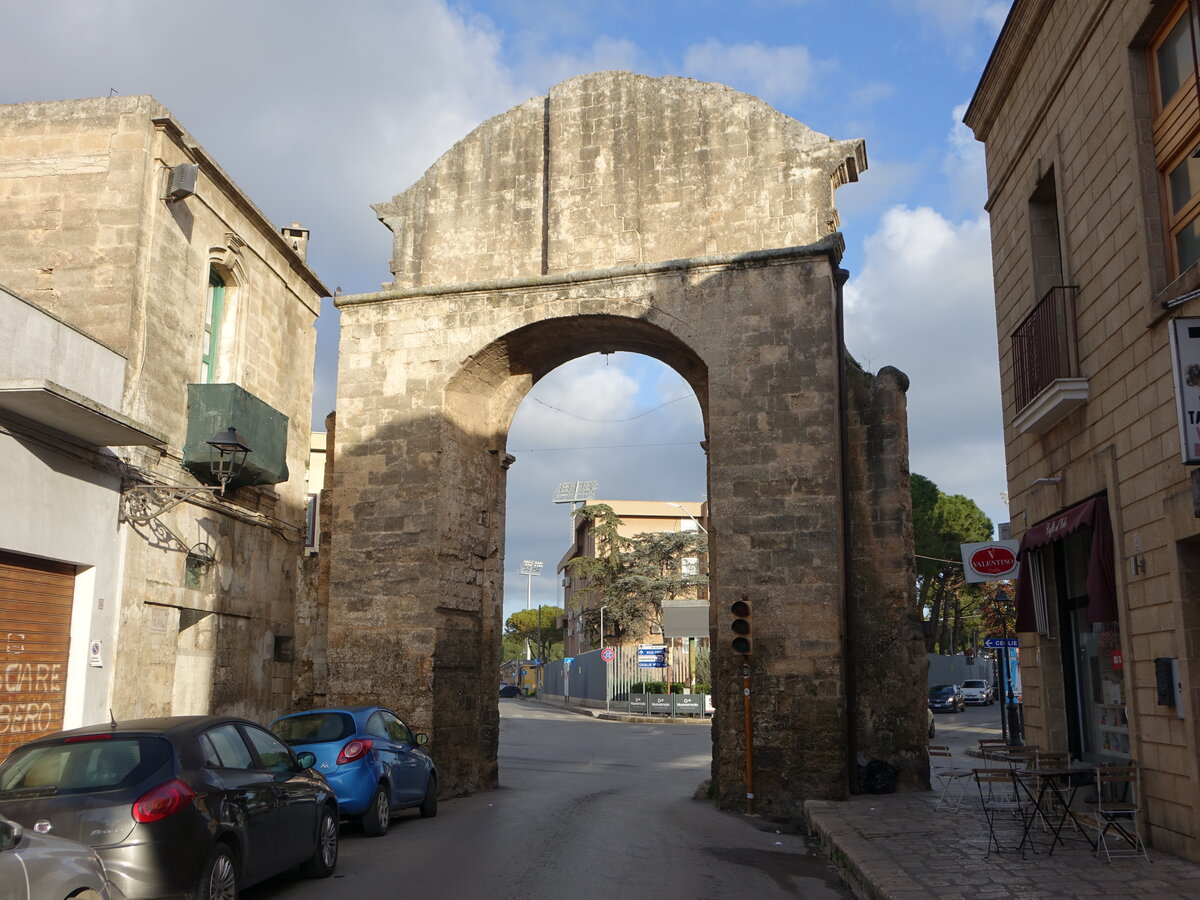 Francavilla Fontana, Stadttor in der Via F. Crispi (02.03.2023)