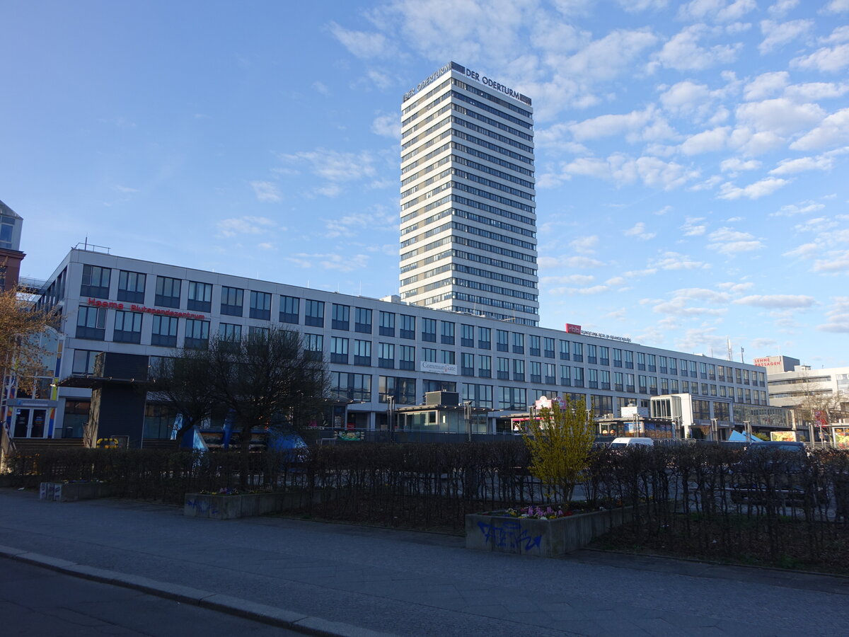 Frankfurt / Oder, Einkaufszentrum Oderturm in der Logenstra�e, erbaut von 1968 bis 1976 (05.04.2026)