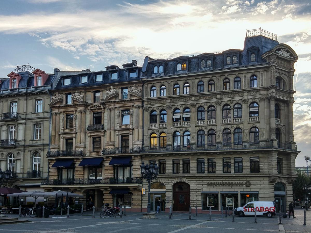 Frankfurt am Main, am Opernplatz. Aufnahmedatum: 22.09.2017.