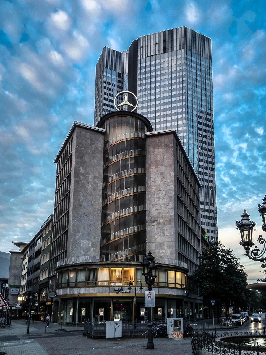 Frankfurt am Main das Junior-Haus, feinste Architektur aus den 50ern. Aufnahmedatum: 22.09.2017.