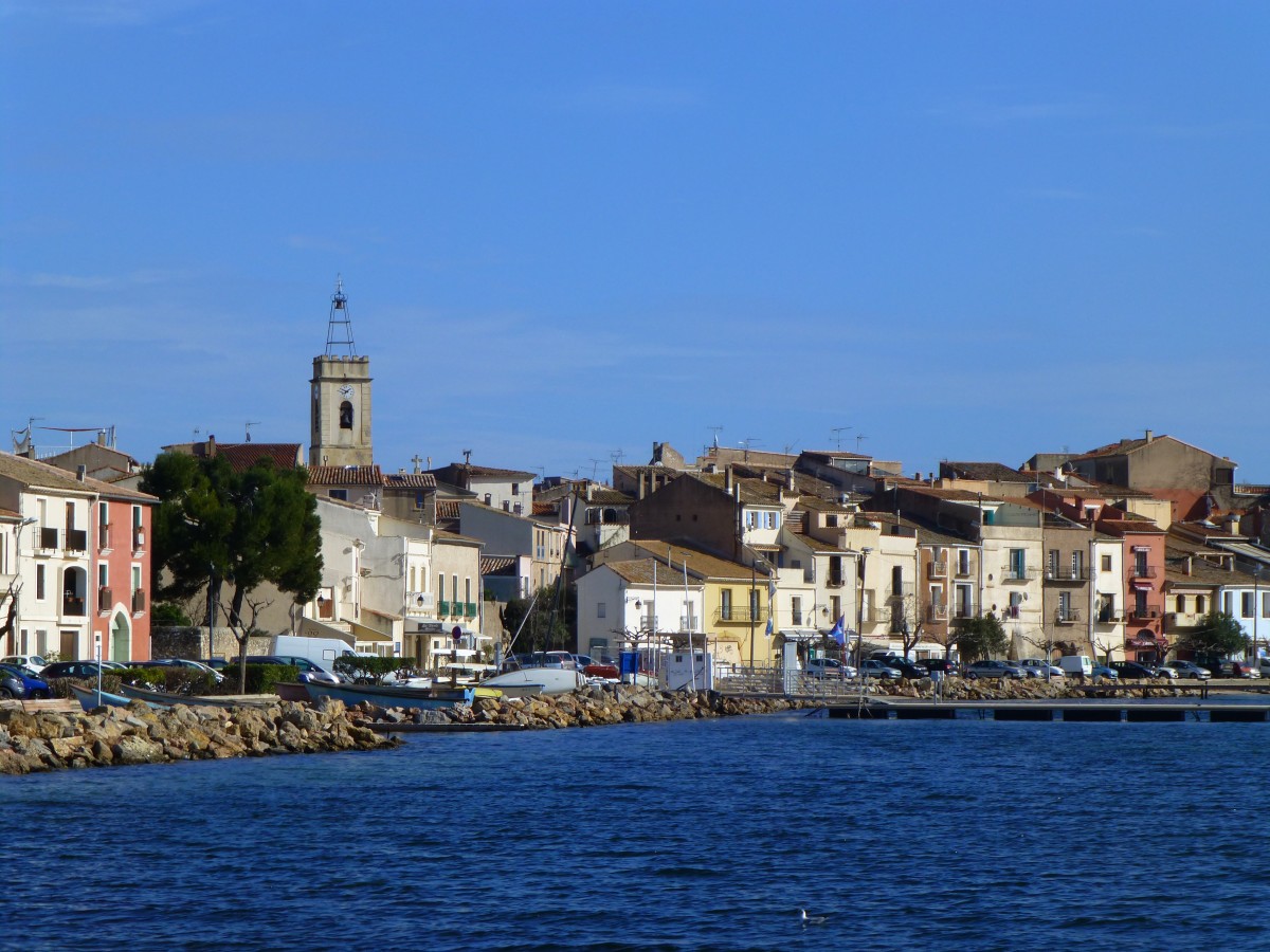 Frankreich, Languedoc, Blick auf Bouzigues am tang de Thau. 06.02.2014