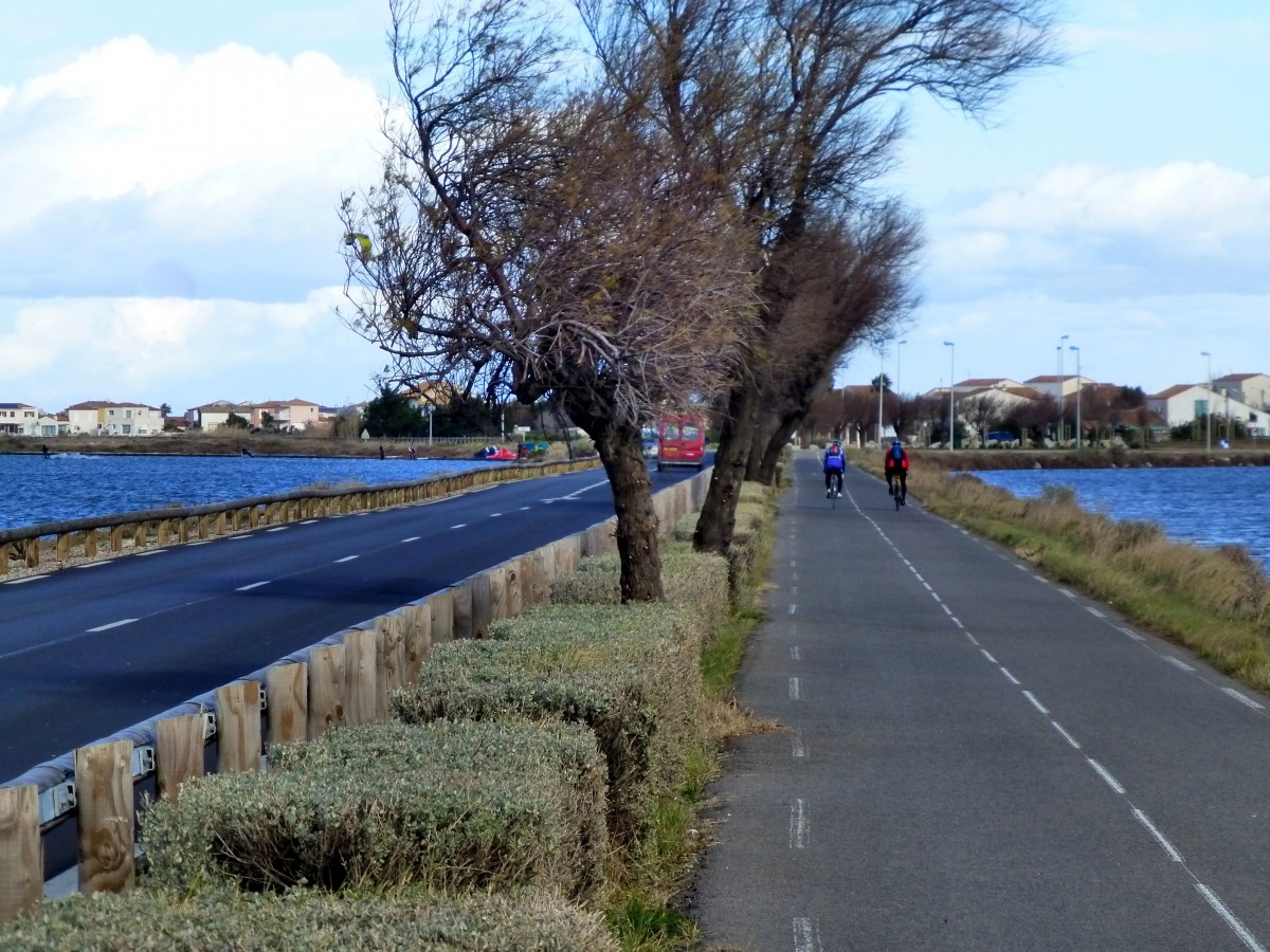 Frankreich, Languedoc, Hrault, Radweg von Frontignan nach Vic-la-Gardiole am Mittelmeer und an den 4 Weihern dieser Gegend. Der Radweg in Frontignan-Plage. 07.02.2014