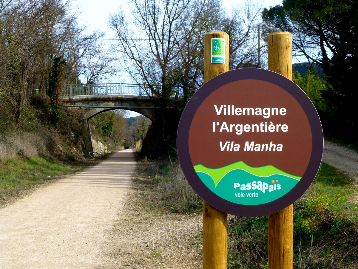 Frankreich, Languedoc, Hrault, Radweg  Passa Pas  von Mazamet (Tarn) nach Bdarieux (Haut-Languedoc) auf der frheren Eisenbahnstrecke Mazamet-Bdarieux. Brcke bei Villemagne l'Argentire. 09.02.2014