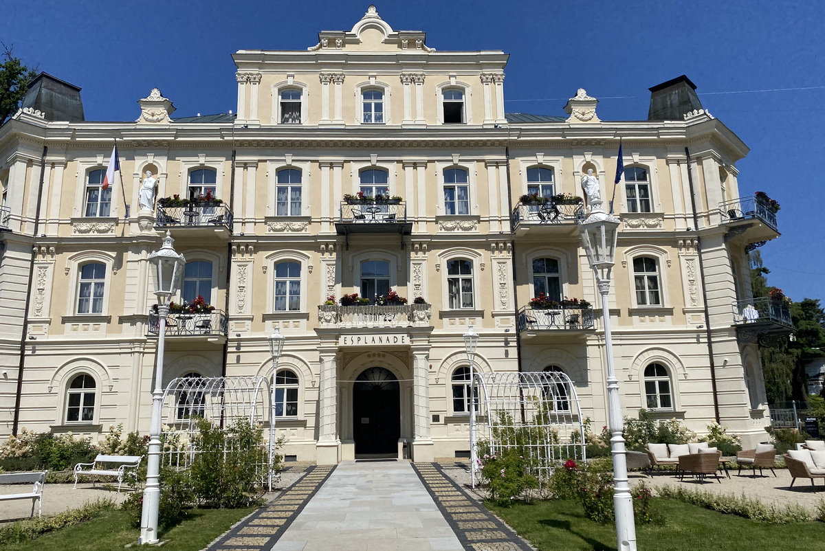 Franzensbad am 03. August 2026, hier ist das Spa Hotel Esplanade ein historisches Kurgeb�ude im tschechischen Kurort Franzensbad zu sehen.Zur Lage: Das Geb�ude befindet sich in der Rusk� 64/9 im Zentrum von Franzensbad, unweit des Bahnhofs und direkt neben der Russischen Orthodoxen Kirche.