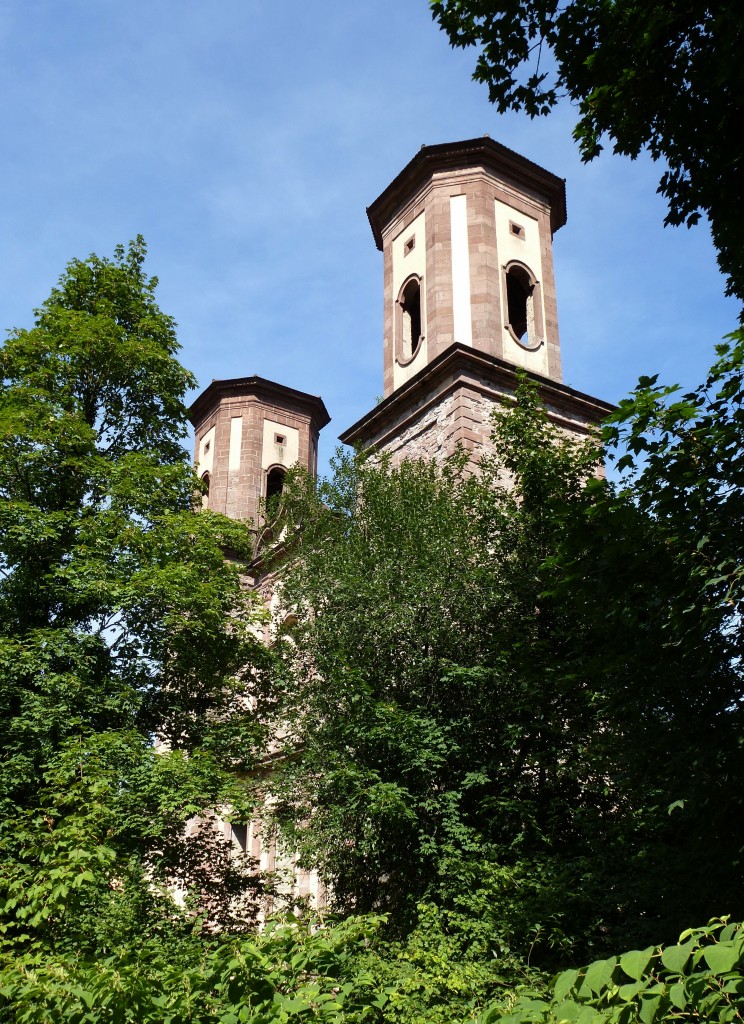 Frauenalb, die barocken Doppeltrme der Westfassade, Aug.2015