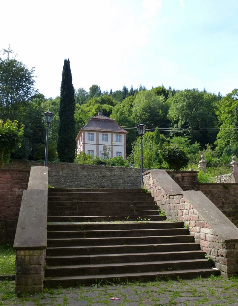 Frauenalb, Blick vom hinteren Hof der Klosteranlage zum Gartenhaus im Abteigarten, erbaut 1738-40 von Peter Thumb, Aug.2015