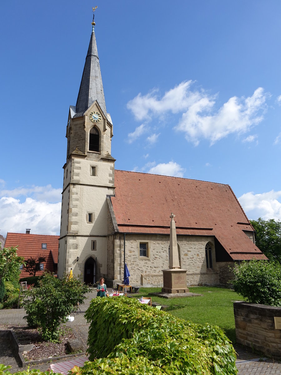 Freiberg a. Neckar, St. Nikolaus Kirche, Chor erbaut 1474 durch Hans von Stammheim, Langschiff erbaut 1521 durch Wolf von Stammheim, Kirchturm von 1522 (26.06.2016)