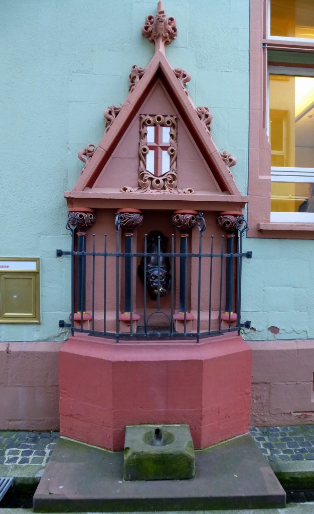 Freiburg, der Affenbrunnen in der Gauchstrae, 1905 aufgestellt, Dez.2013