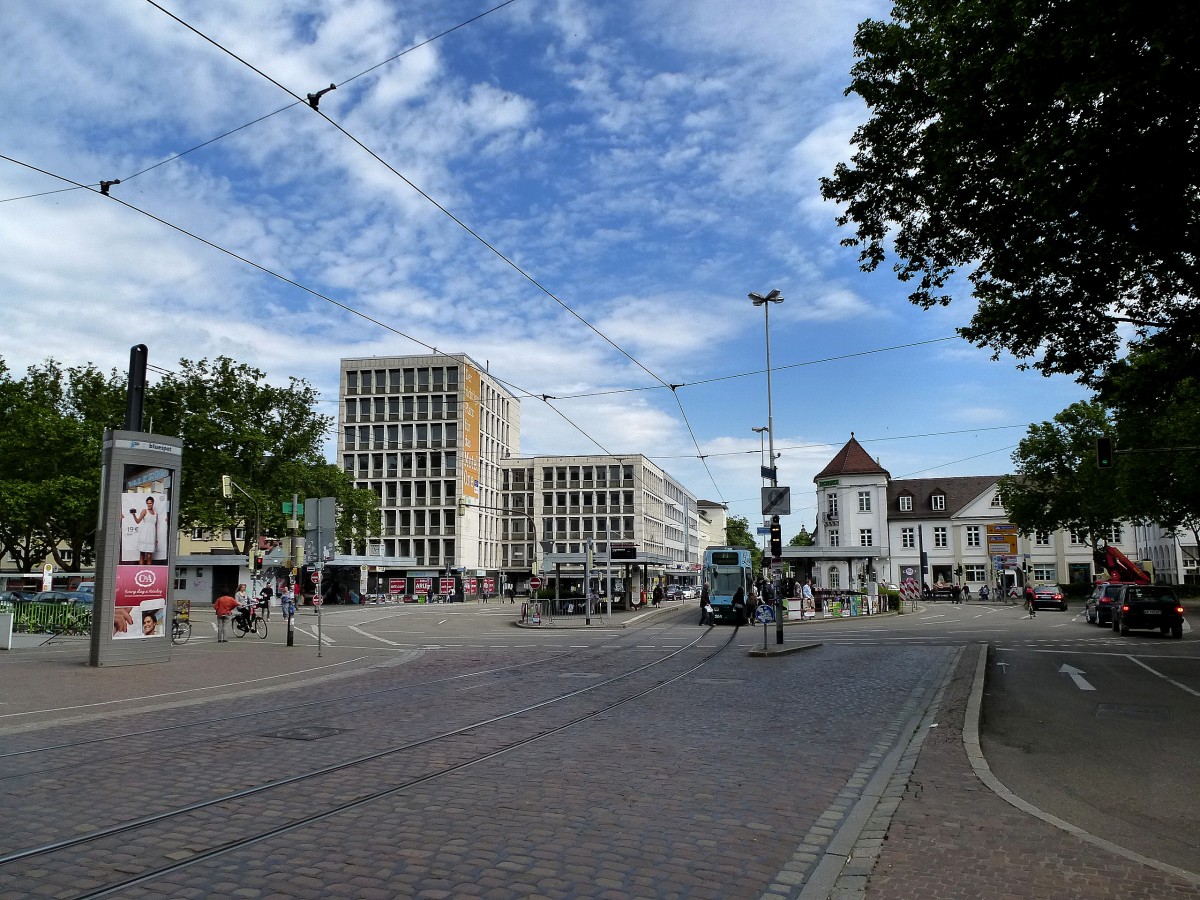 Freiburg, am Siegesdenkmal, mit Bick zur Habsburgerstrae, Mai 2014