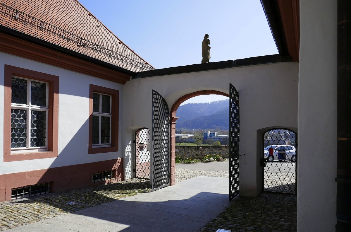 Freiburg, Blick durch das Eingangstor der Kartause ins Dreisamtal, Mrz 2019