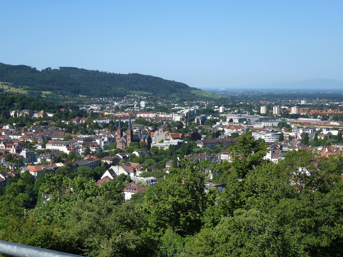Freiburg, Blick von der Ludwigshhe auf dem Schloberg ber die sdlichen Stadtteile, Juni 2014