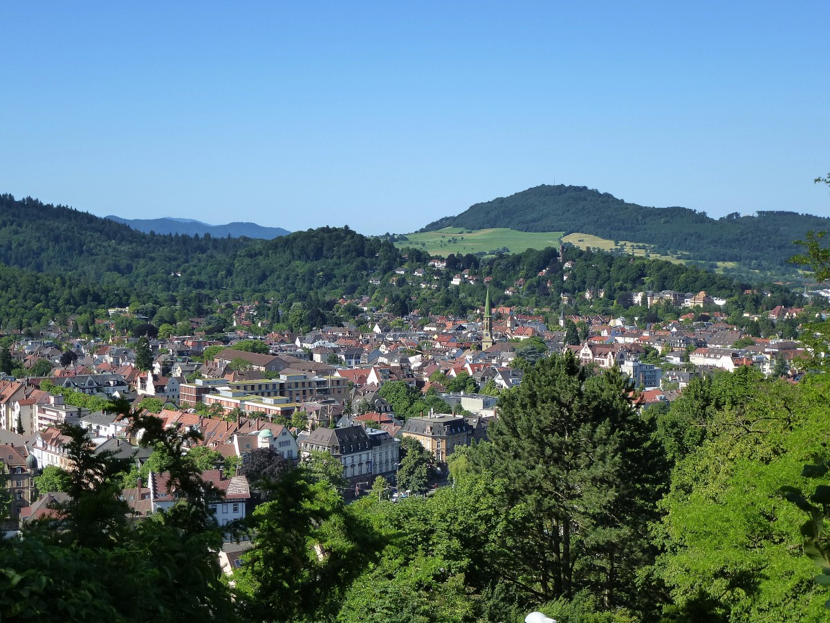 Freiburg, Blick von der Ludwigshöhe auf dem Schloßberg über den Stadtteil Wiehre im Süden der Stadt, Juni 2014