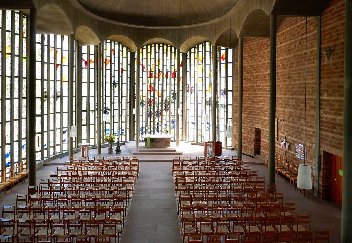 Freiburg, Blick von der Orgelempore der Ludwigskirche Richtung Altar, Aug.2018