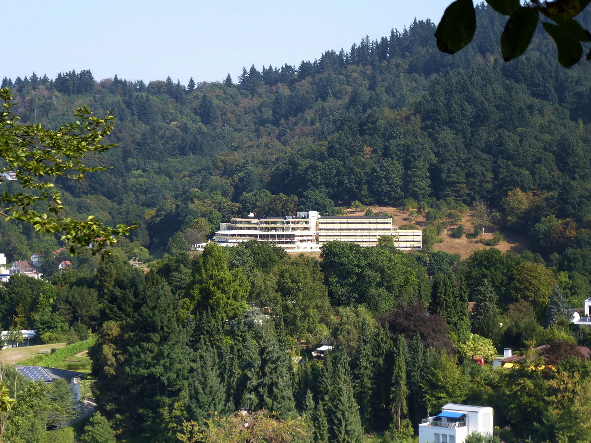 Freiburg, Blick vom Schloberg zum 4-Sterne Panoramahotel  Jgerhusle , Sept.2016