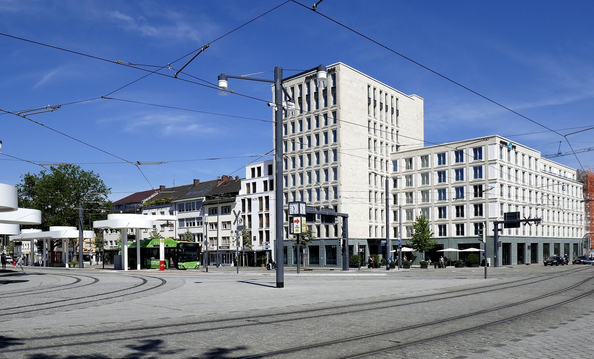 Freiburg, Blick ber den neugestalteten Europaplatz zum  Motel One , Juli 2020