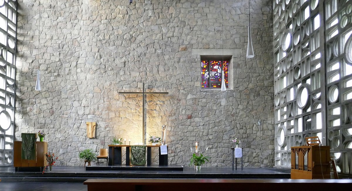 Freiburg, Blick zum Altar in der Thomaskirche, Okt.2020