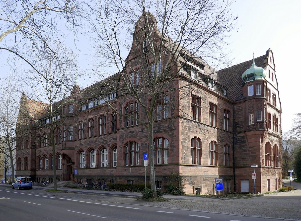 Freiburg, in dem Gebude der Universitt befindet sich das Institut fr Biometrie, Feb.2021
