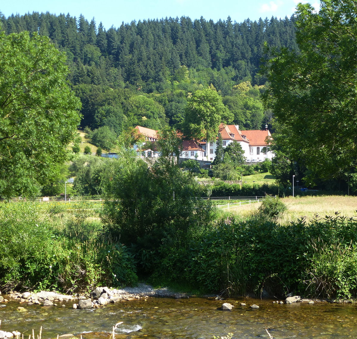 Freiburg, im Dreisamtal liegt das ehemalige Kloster  Kartause , nach jahrelanger Nutzung als Altenheim jetzt Domizil der internationalen Bildungseinrichtung  UWC Robert Bosch College  Juni 2018