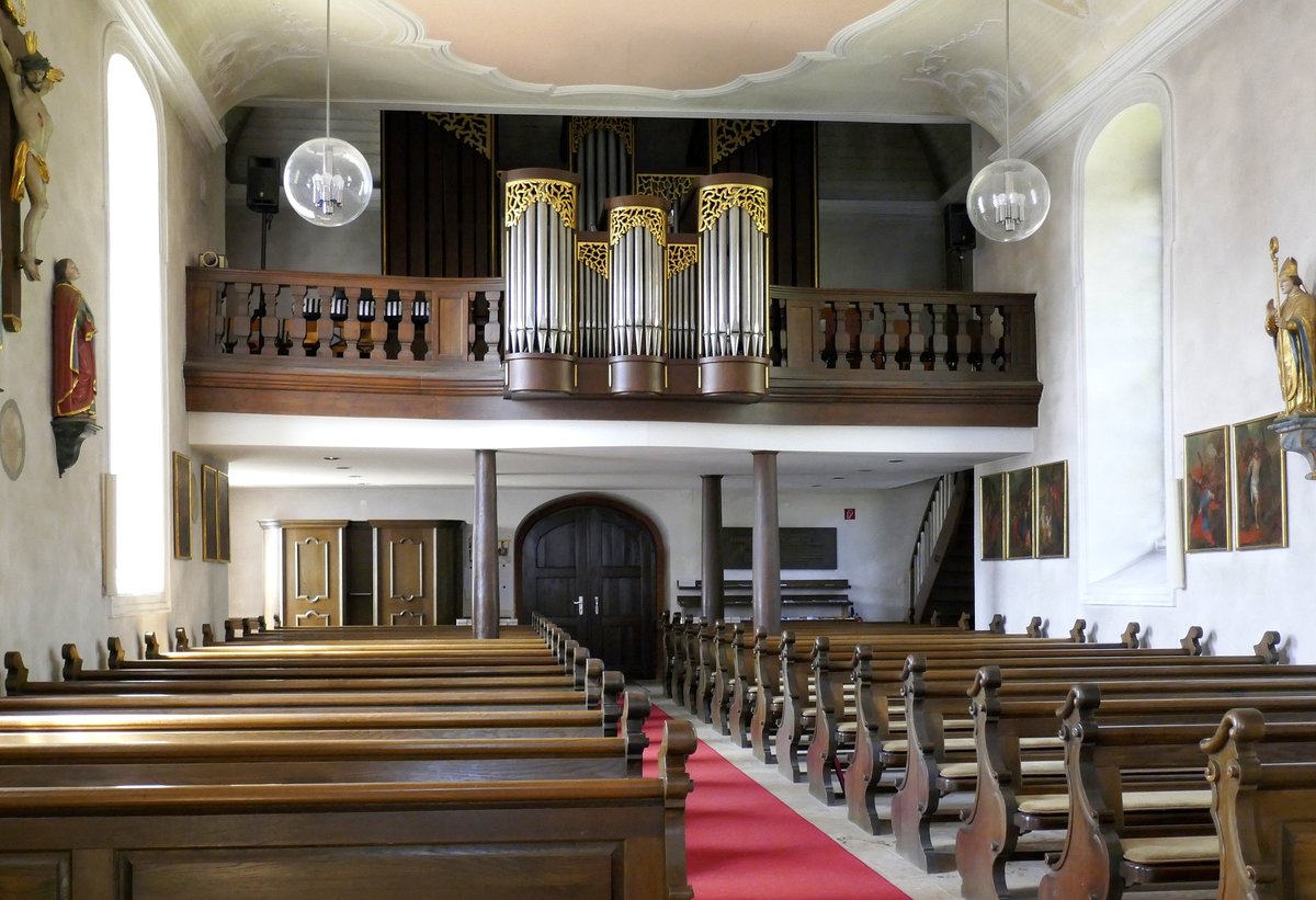 Freiburg-Ebnet, St.Hilarius-Kirche, Blick zur Orgelempore, Juli 2019