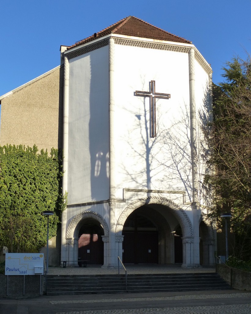 Freiburg, die evangelische Pauluskirche mit dem Paulussaal, das Gebude an der Dreisamstrae wurde 1907 errichtet, Jan.2015