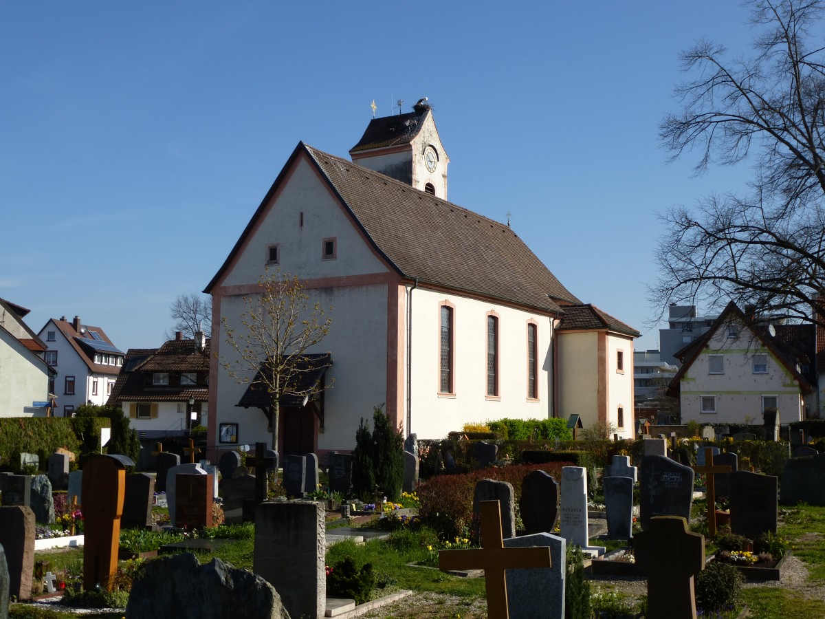 Freiburg, Friedhof und Thomaskirche im Stadteil Betzenhausen, April 2015