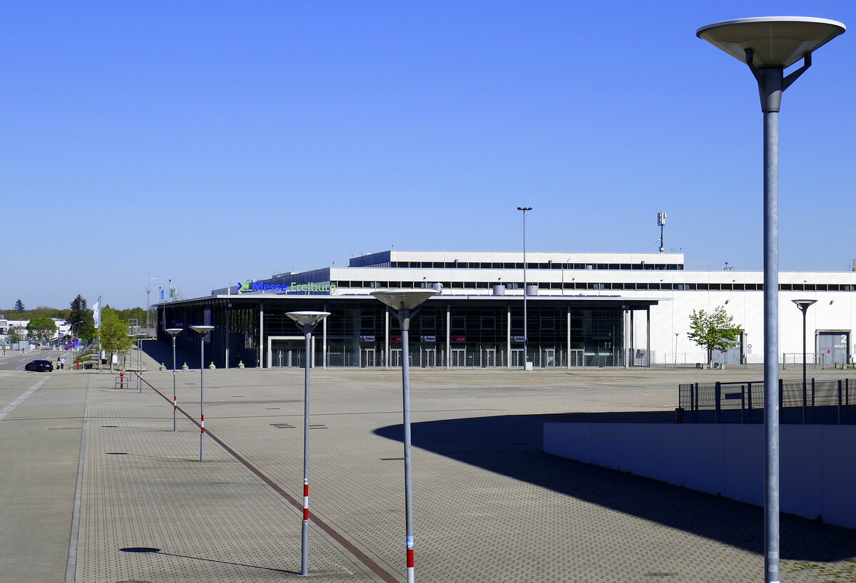 Freiburg, Gebude der Neuen Messe am Flugplatz, April 2022