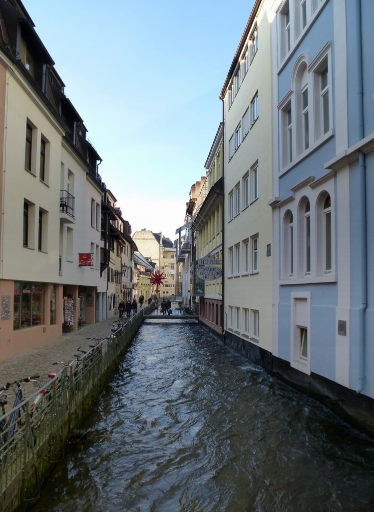 Freiburg, der Gewerbekanal in der Gerberau, Dez.2013
