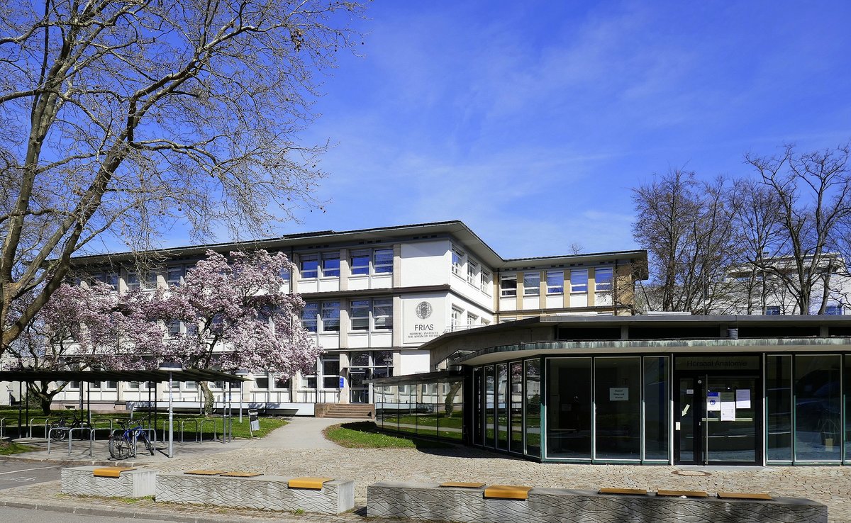 Freiburg-Herdern, rechts im Vordergrund der Uni-Hrsaal fr Anatomie, links dahinter das Gebude der Uni-FRIAS, Mrz 2021