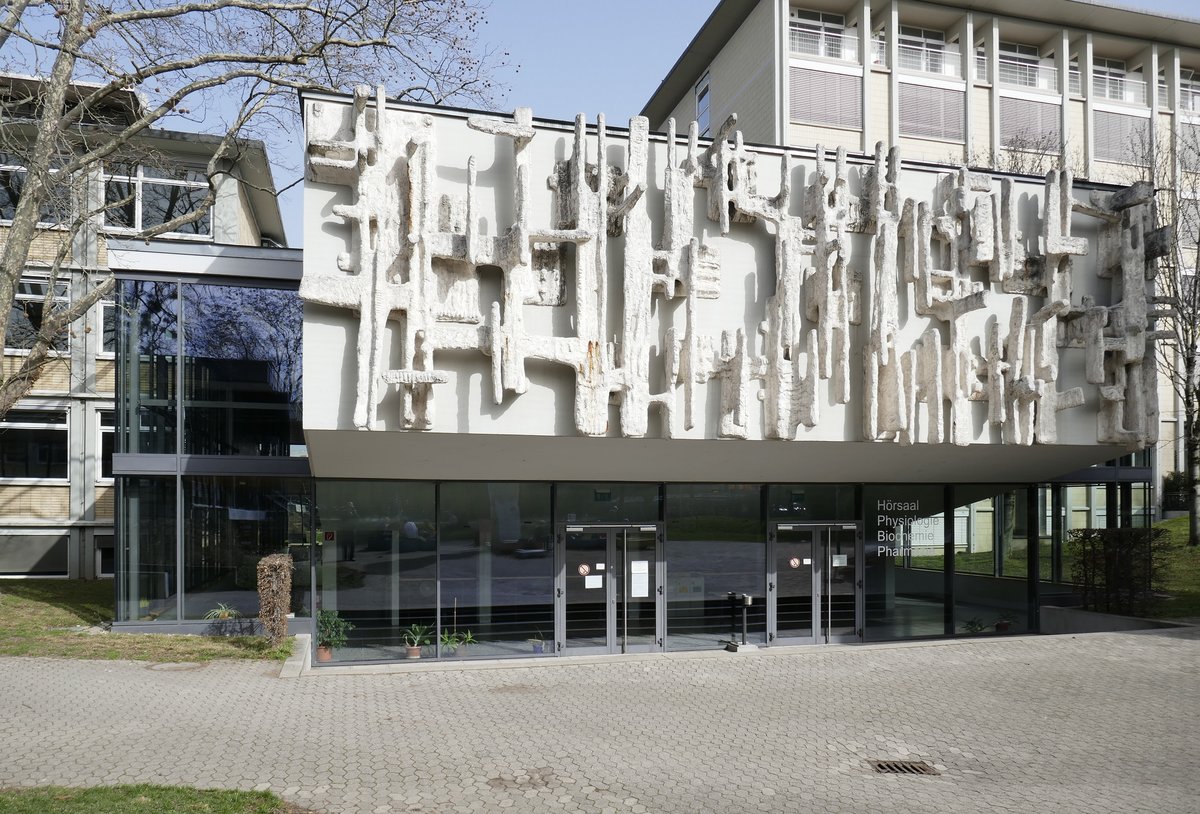 Freiburg, Hrsaalgebude der Uni fr Biochemie, Pharmazie und Physiologie im Institutsviertel, Feb.2021