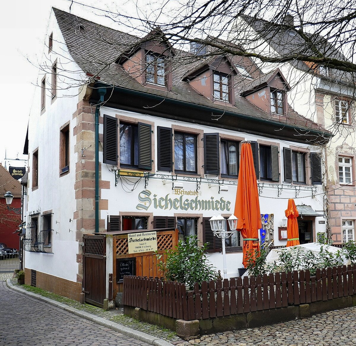 Freiburg, Hotel, Restaurant und Weinstube  Sichelschmiede  in der Altstadt von Freiburg, Feb.2022