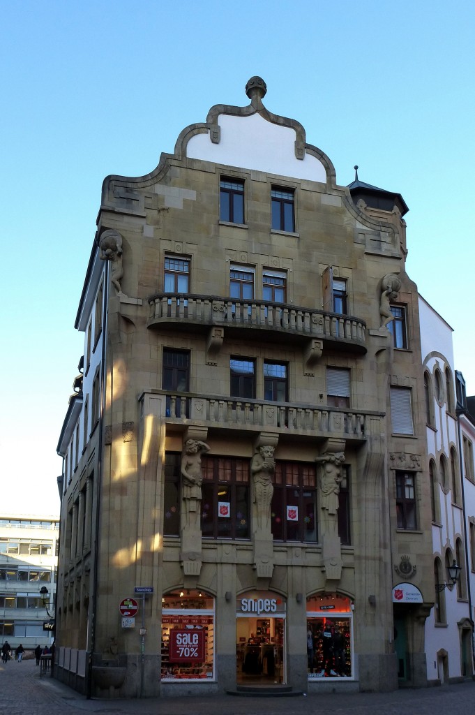 Freiburg, das Jugendstilgebude an der Lwenstrae wurde 1908 erbaut, ist heute Haupsitz der Heilsarmee, Jan.2015